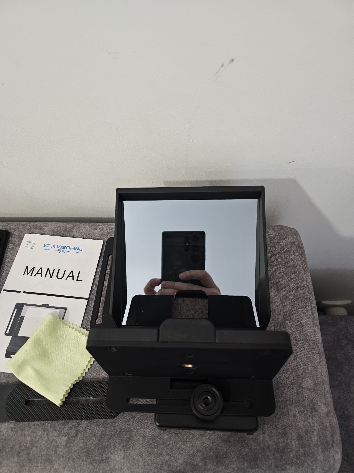 Teleprompter z mocowaniem do aparatu i smartfona