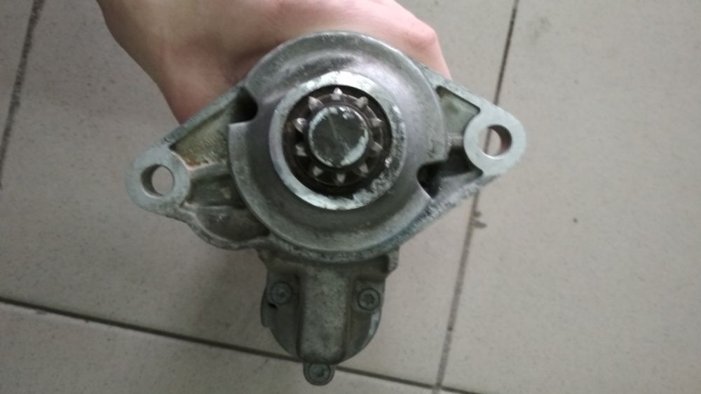 Стартер vw caddy 1.9 Bosch 0001123016 VW AG 02E911023H