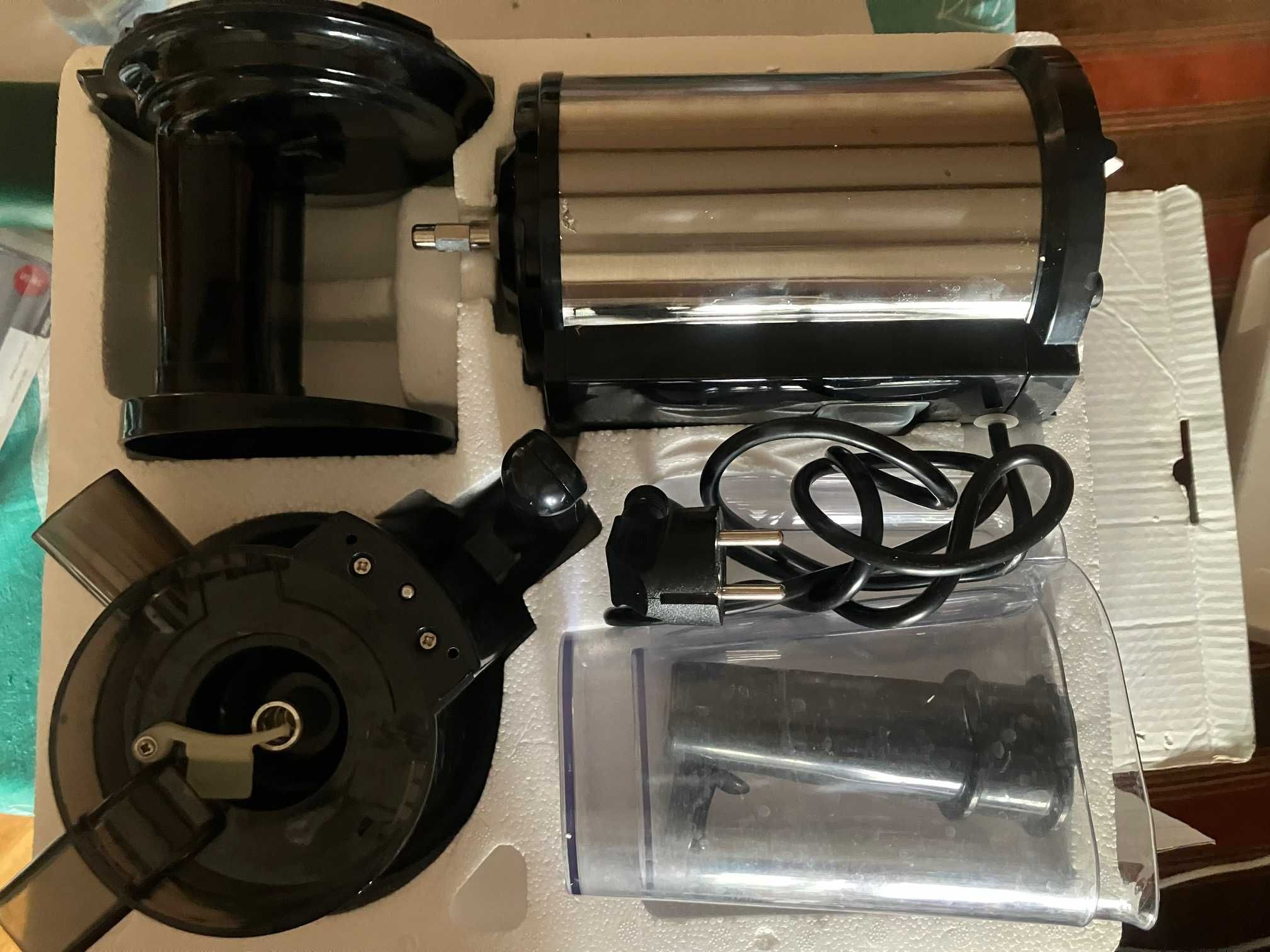 Wyciskarka wolnoobrotowa Eldom PJ300
