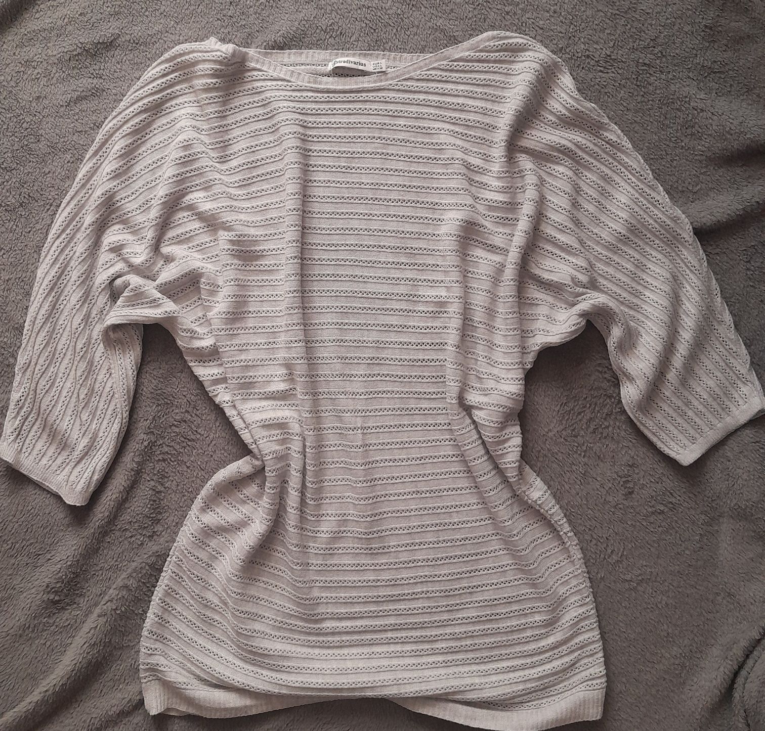 Lekki dłuższy sweterek ażurek Stradivarius L (M-XL)
