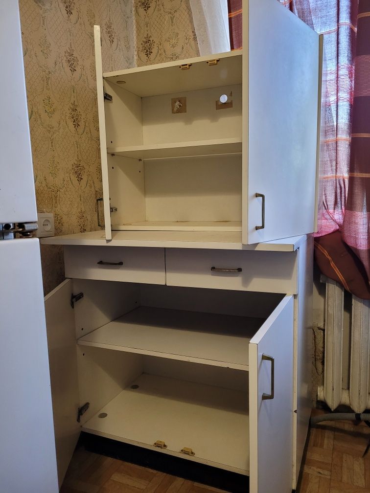 Продам кухонные шкафы 2 шт. Б/у