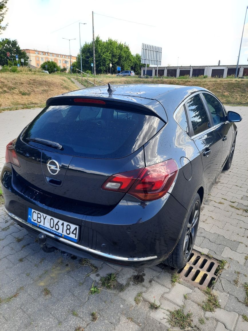 Opel astra J 2013r