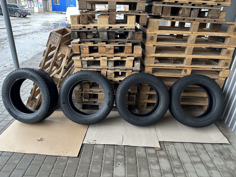 Шини 225/60R18 зимові Bridgestone dm-v3