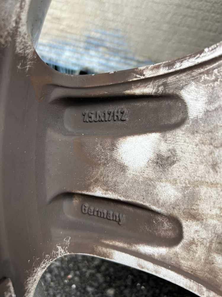 Оригінальні легкосплавні диски VW R17 / 5x130