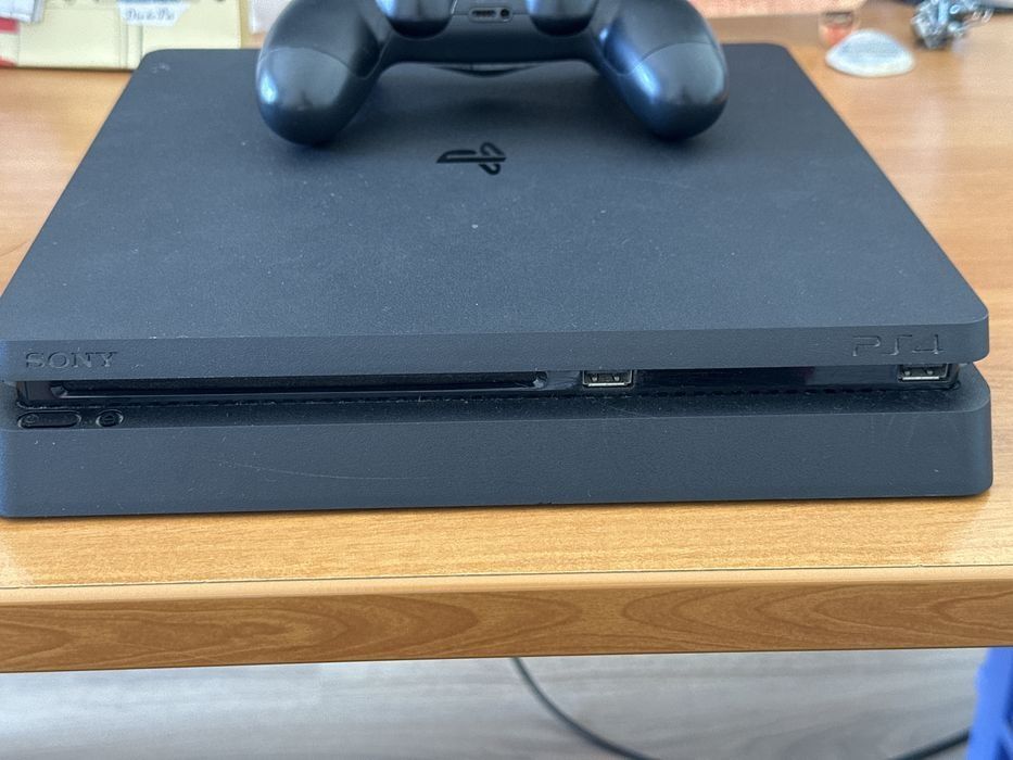 Vendo ps4 com comando