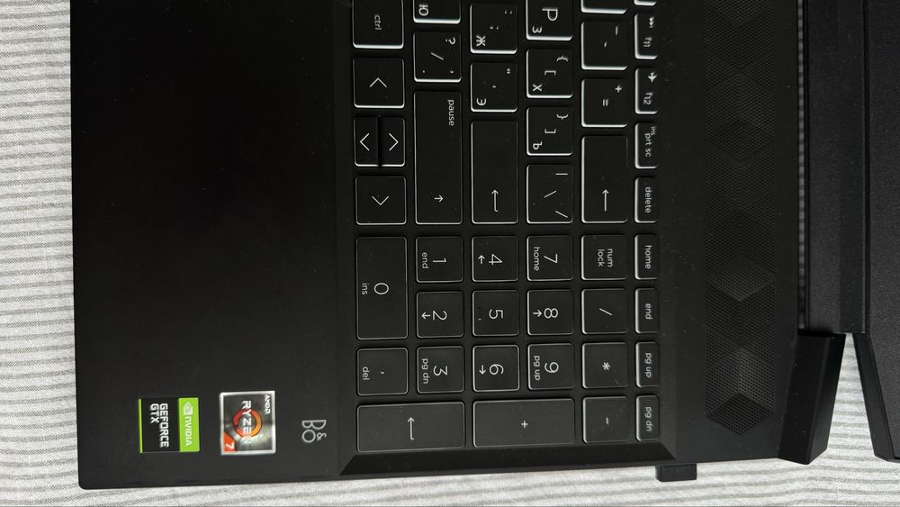 HP Pavilion Gaming 15-ec (Ryzen 7, GTX 1650, 16 GB RAM)