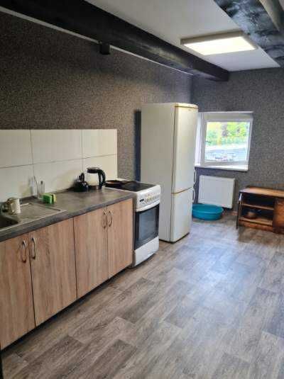 Wynajmę mieszkanie  kawalerka przestronny pokój podana cena z opłatami