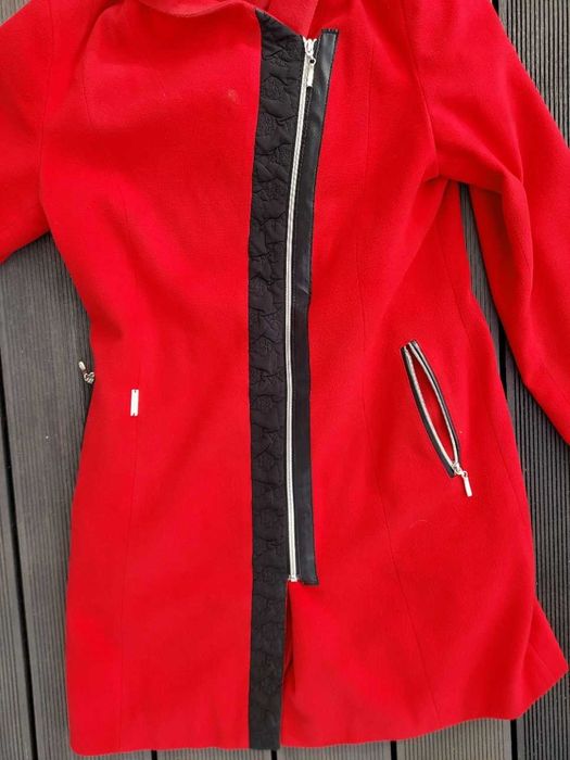 Czerwony płaszcz zapinany na zamek Jean Boison ( rozmiar 10 )