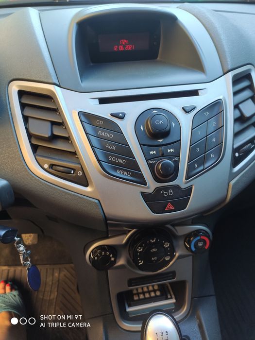 Продам автомобіль Ford fiesta 2010