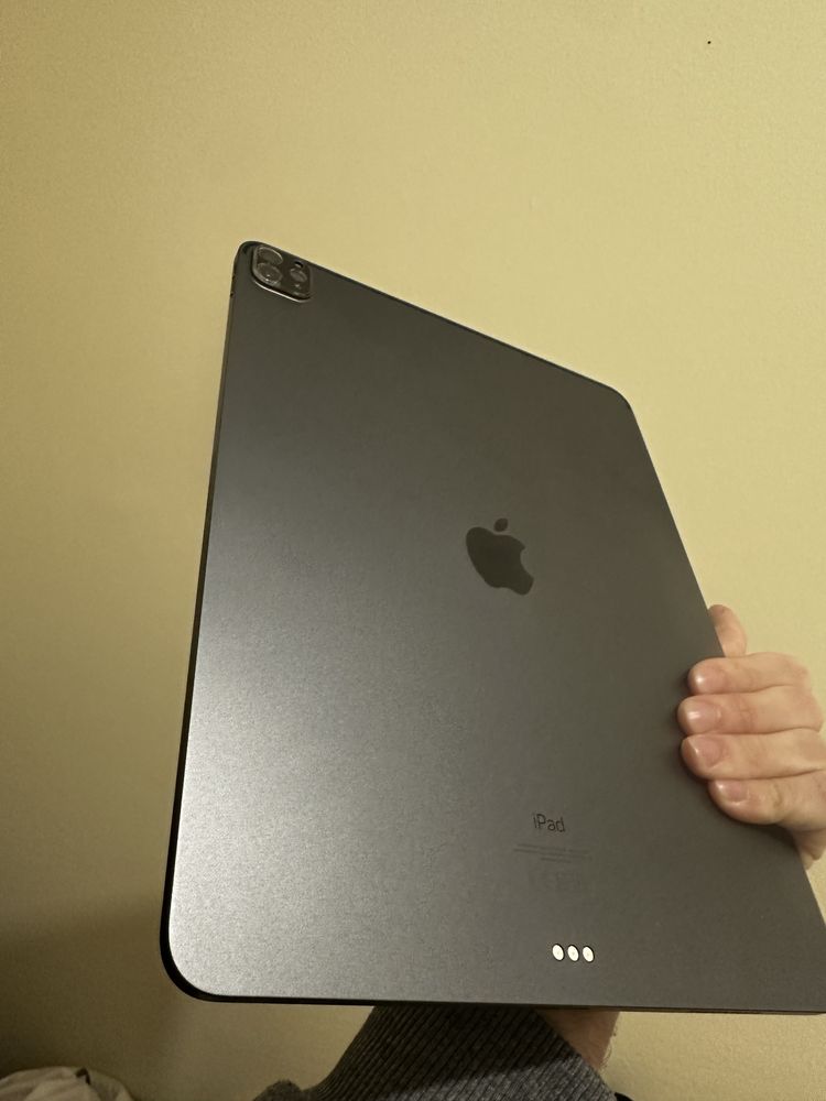 iPad 12.9 (5-gen) + Magic Keyboard - como novo