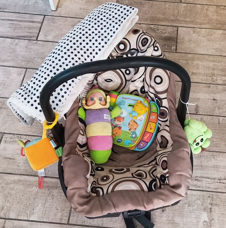 Fotelik dla niemowlaka + kocyk zawieszki zabawka pluszak