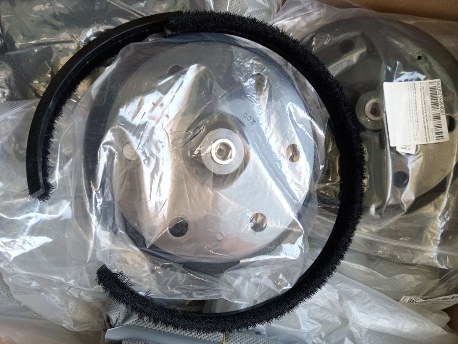 Щітки до жирафи. Мішки. Тарілка.