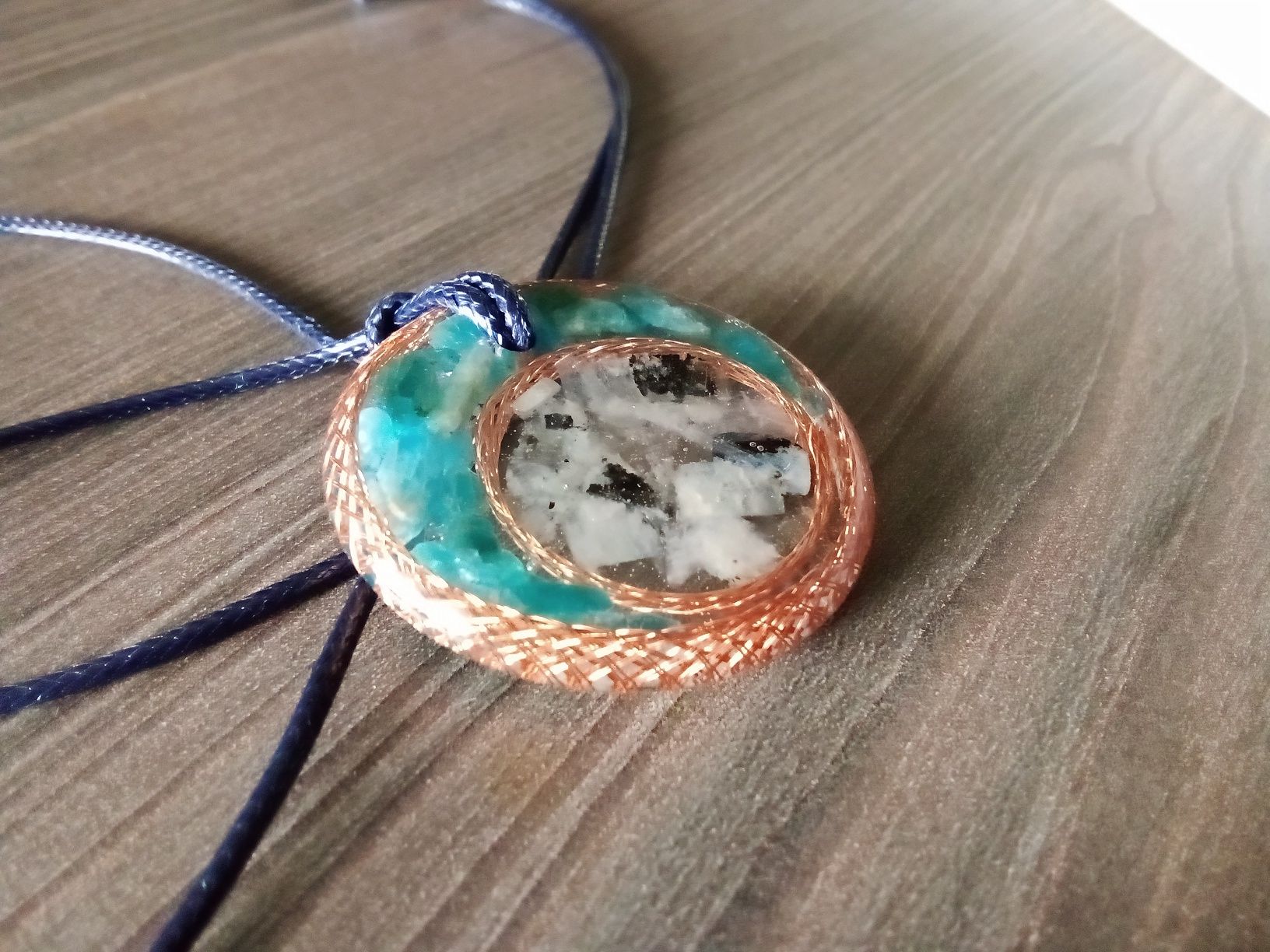 Wisior, orgonit, amulet
