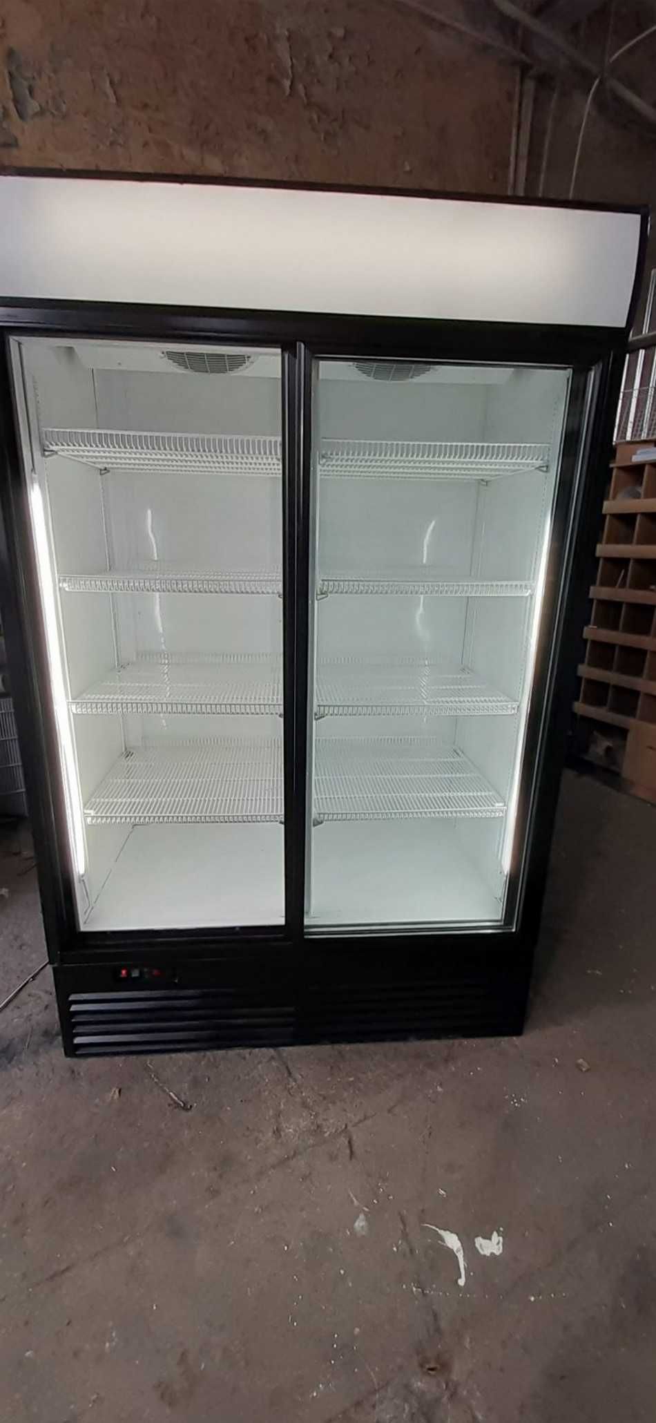 Холодильна шафа вітрина. Шкафы холодильные UBC Large Black. Стан супер