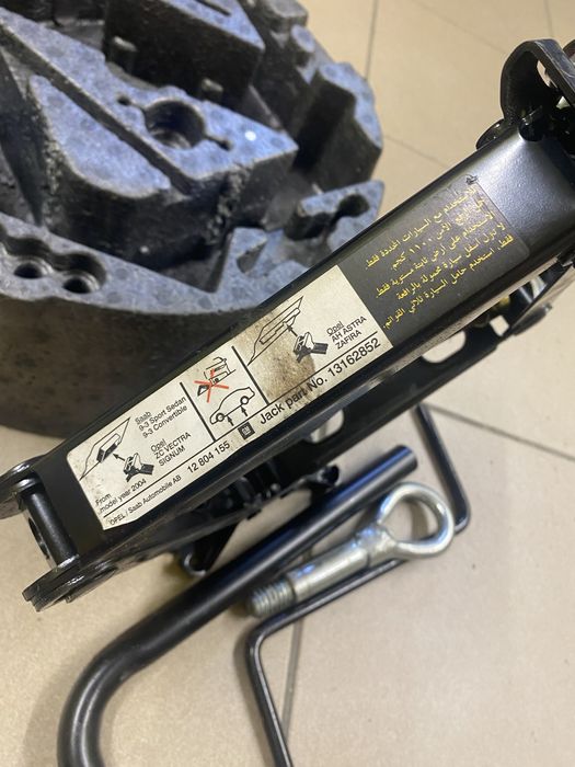 Домкрат Opel 13162852