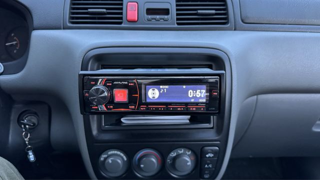 Alpine CDE-175R Radioodtwarzacz samochodowy CD/MP3/USB