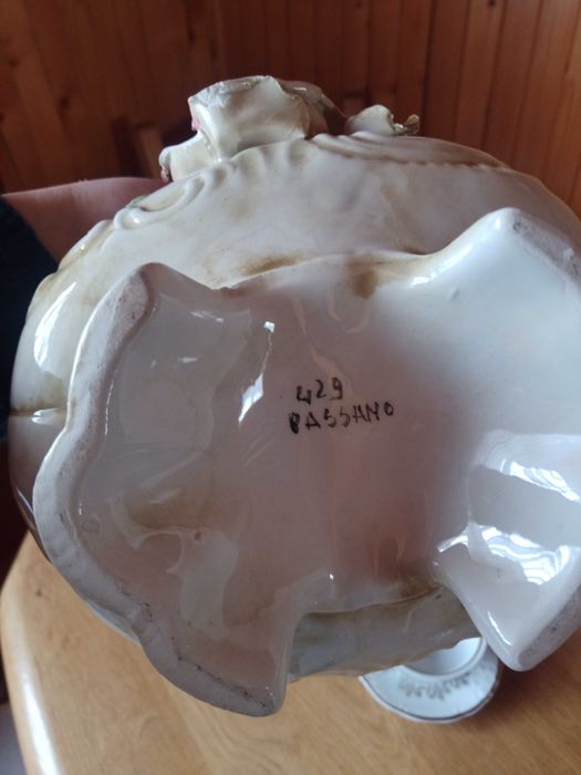 Donica ceramiczna z sygnaturą