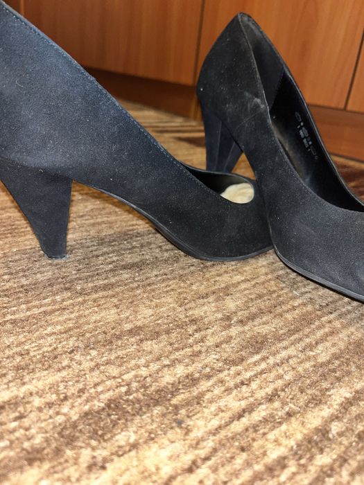 Zamszowe buty na obcasie Graceland