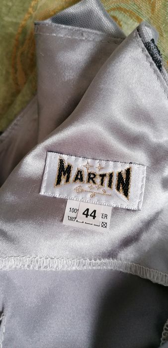 Szara haftowana z tiulowym dołem sukienka r. 44