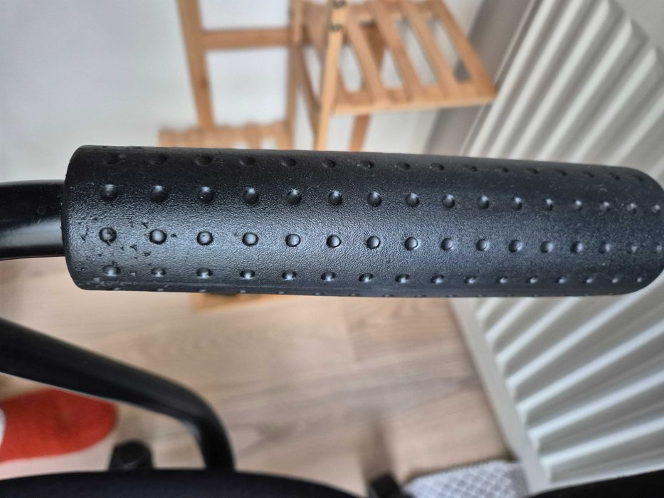 Fotel czarny obrotowy Nominell z IKEA