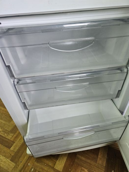 Холодильник з морозильником