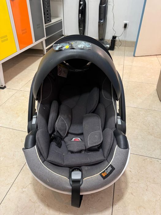 Carrinho de bebé com acessorios