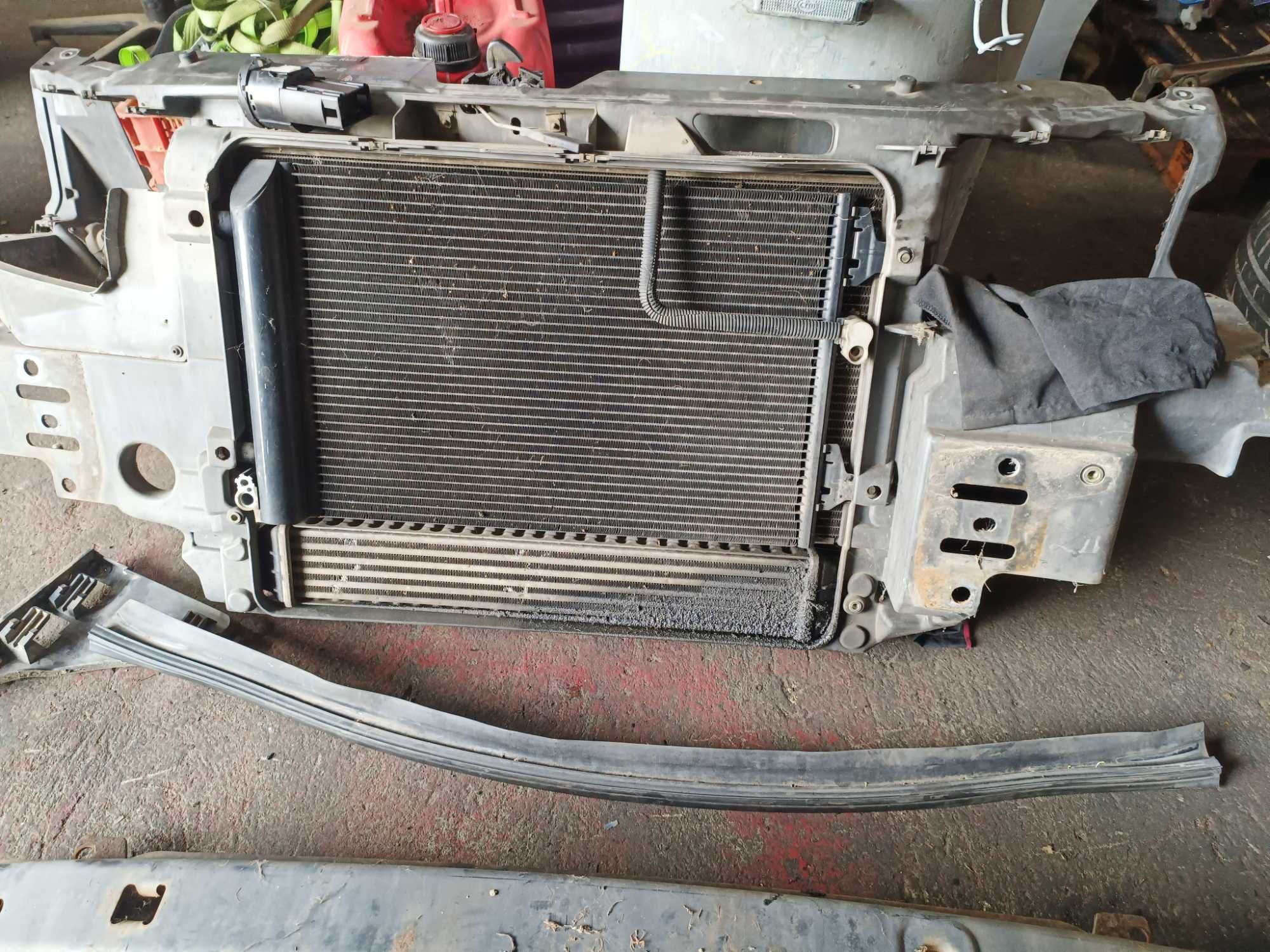 REF1B suporte de farois e radiadores Seat alhambra Ano 2000
