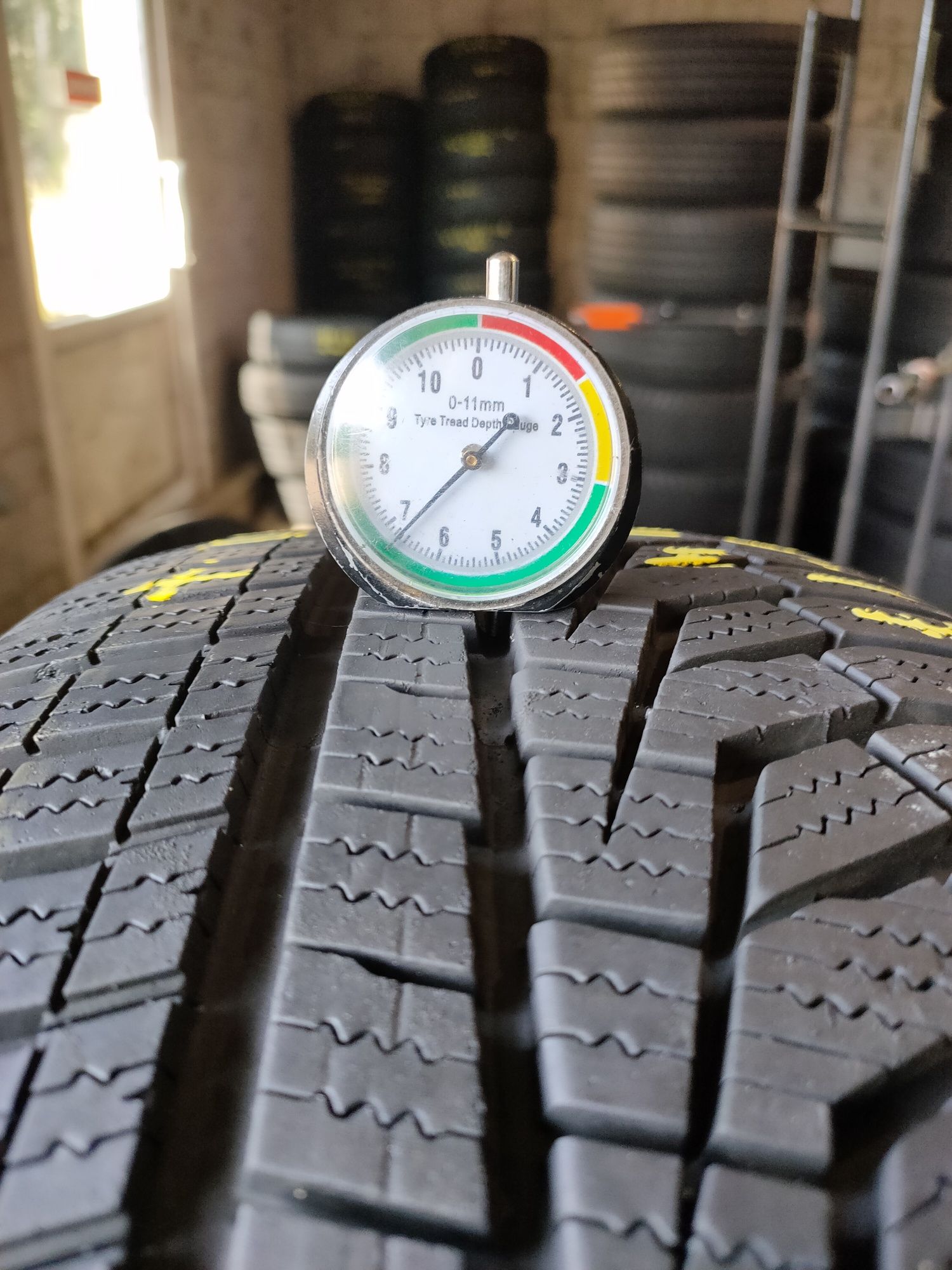 205/55r17 Hankook Winter i'cept evo2 z 2022r około 6,8mm