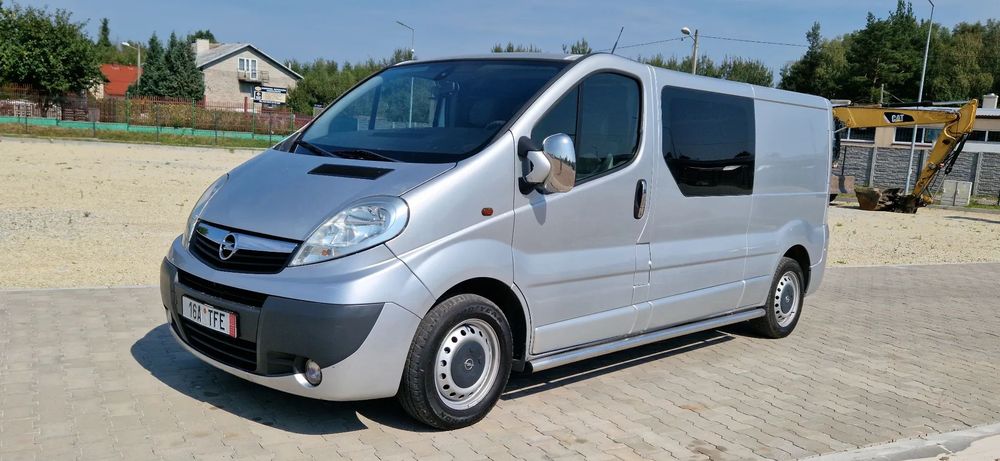 Opel Vivaro 2.0cdti 115 km klima  dubel Long brygadówka 6  miejsc stan bdb Bezwypadkowy  Vivaro 2.0 115km stan idealny bezwypadkowy brygadówka 6 miejsc Long