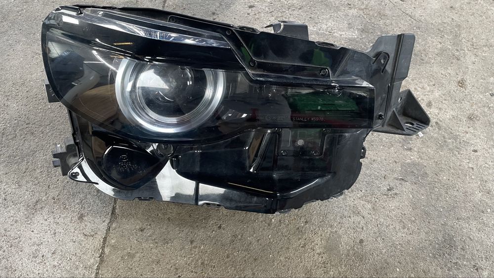 Lampa przód prawa Mazda mx30