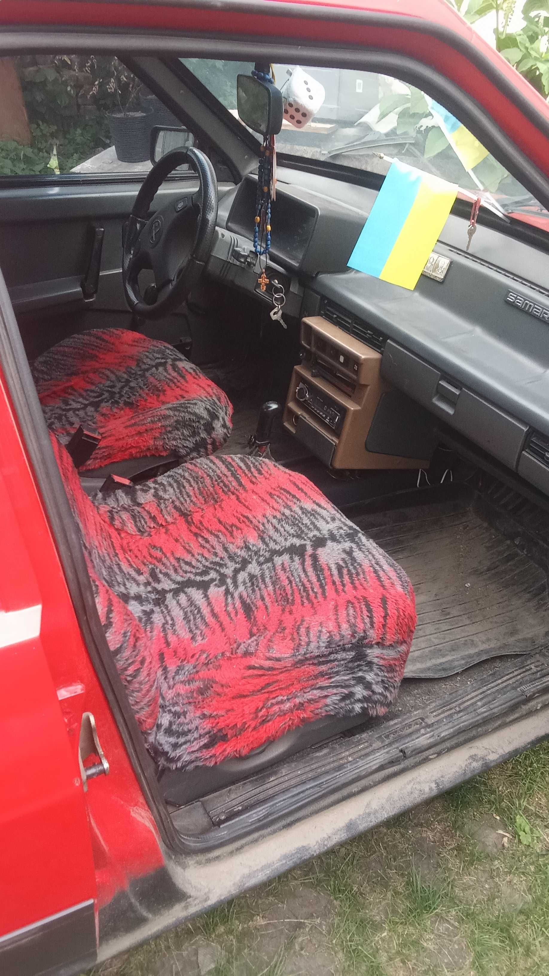 Автомобіль девятка