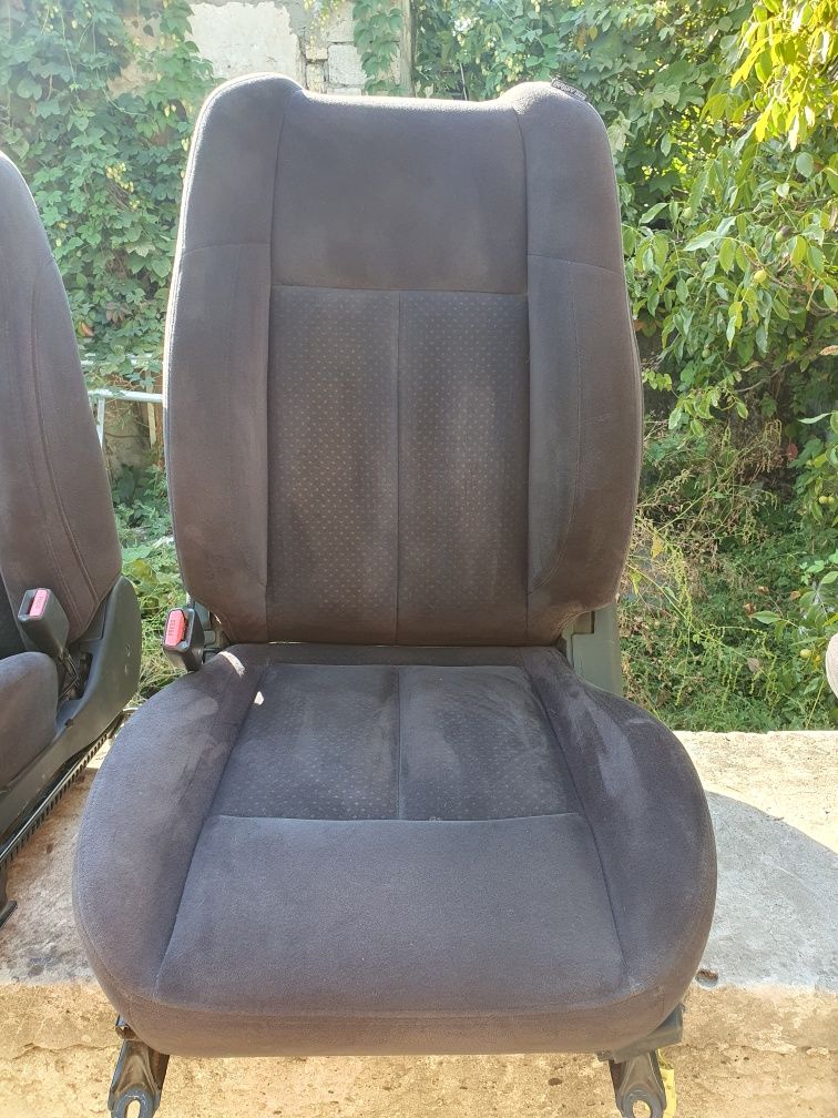 Продам сиденья Nissan