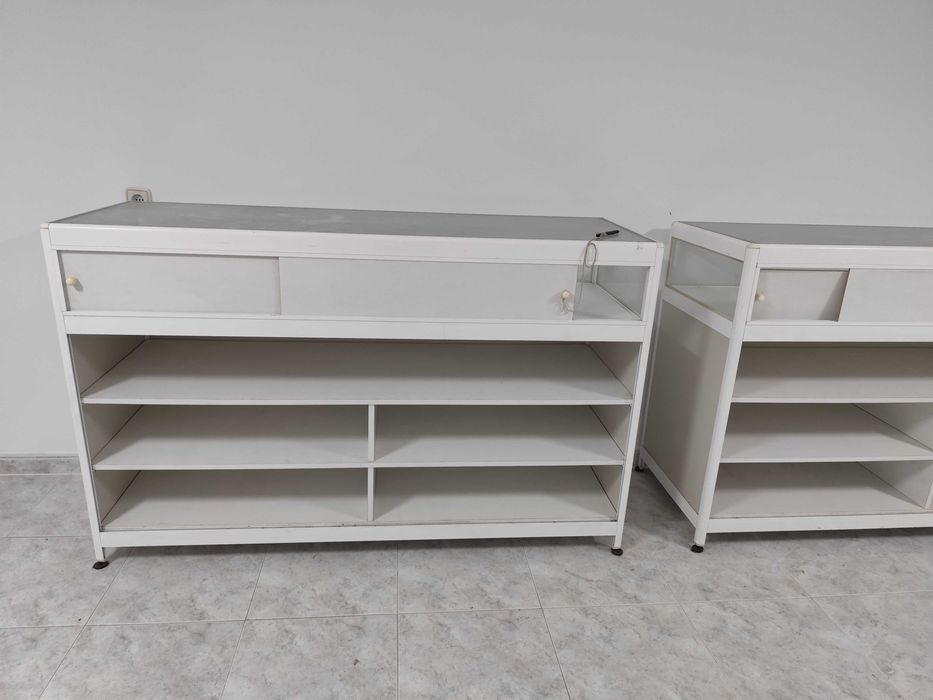 Conjunto de 2 Balcões com vitrine superior, usados