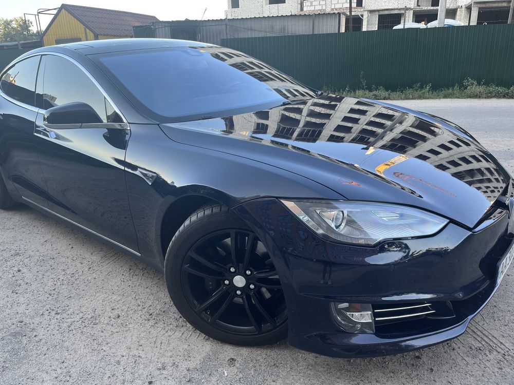 Tesla model s/85D