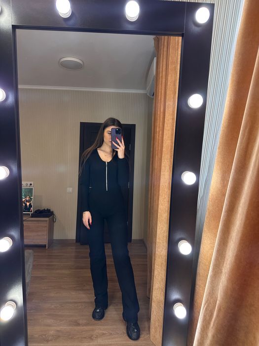 Чорний жіночій комбінезон