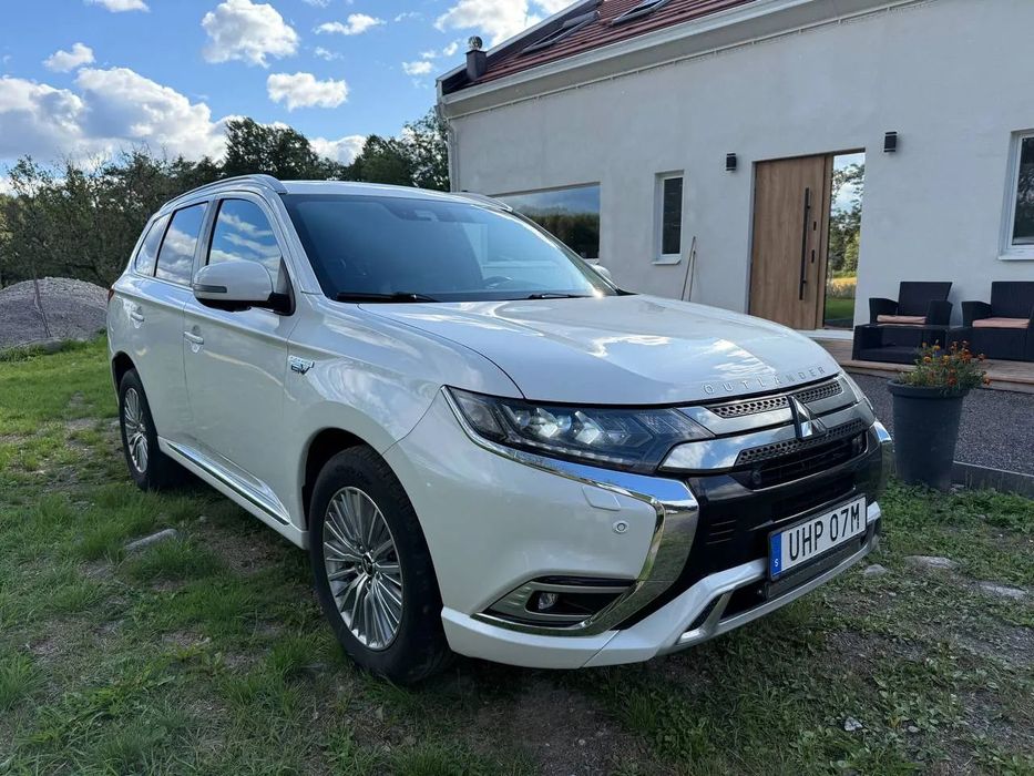 Mitsubishi Outlander Mitsubishi Outlander PHEV CVT,224hk,2019