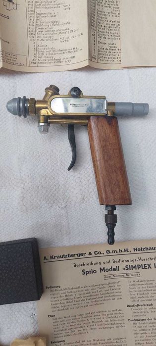 Zabytkowy pistolet lakierniczy vintage – komplet narzędzi retro