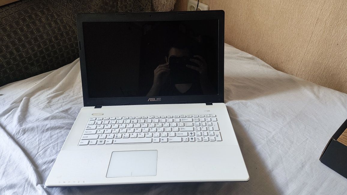 Продається ноутбук ASUS X75A1