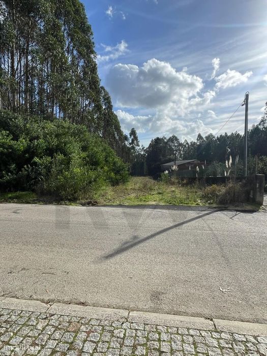 Terreno urbano para venda com 3 500 m2 em Santa Maria da Feira.