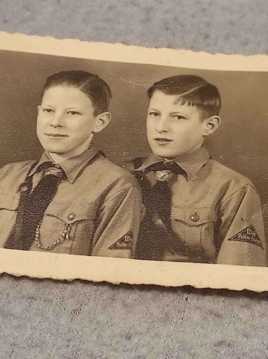 Zdjęcie dzieci z Hitlerjugend III Rzesza.