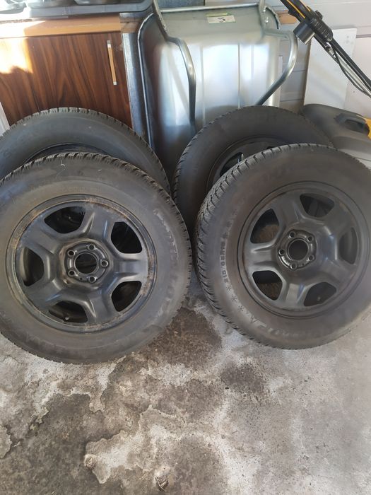Koła 16" z oponami zimowymi Dunlop 215/65 Jeep, Fiat, Opel
