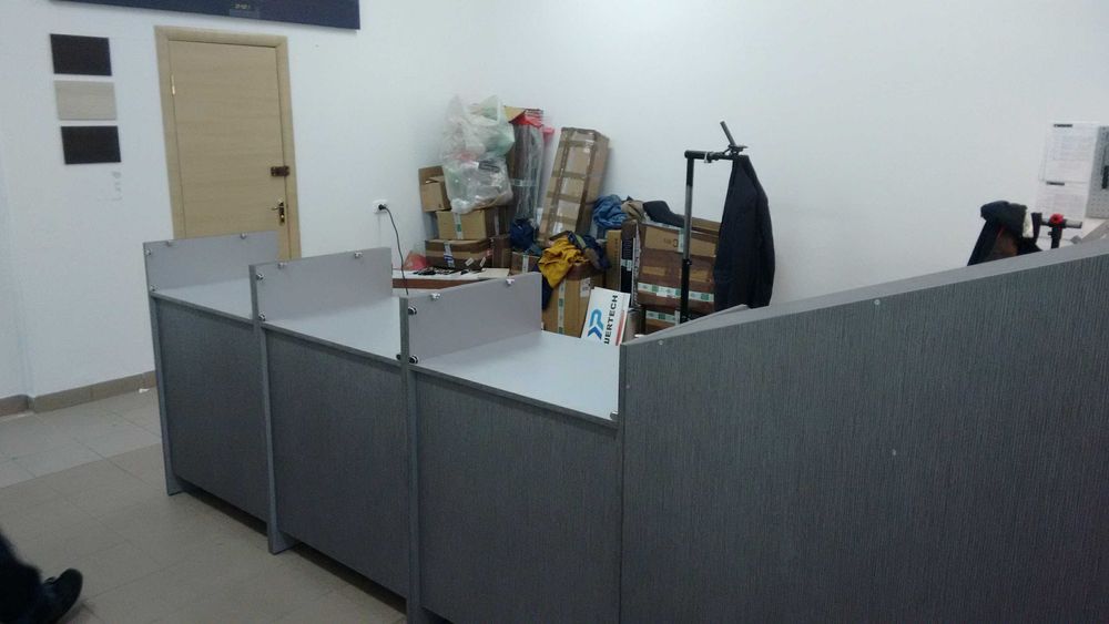 Прилавки вітрини торгові + стіл продавця для магазину