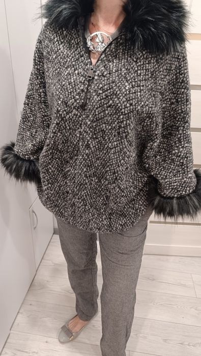 Продам пальто ( кейп) производства Италии. Размер от М до XXL