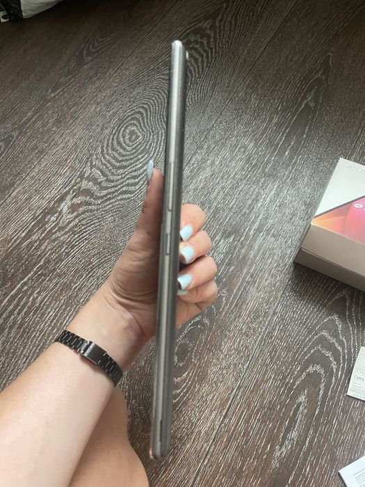 Продам планшет Asus zen pad