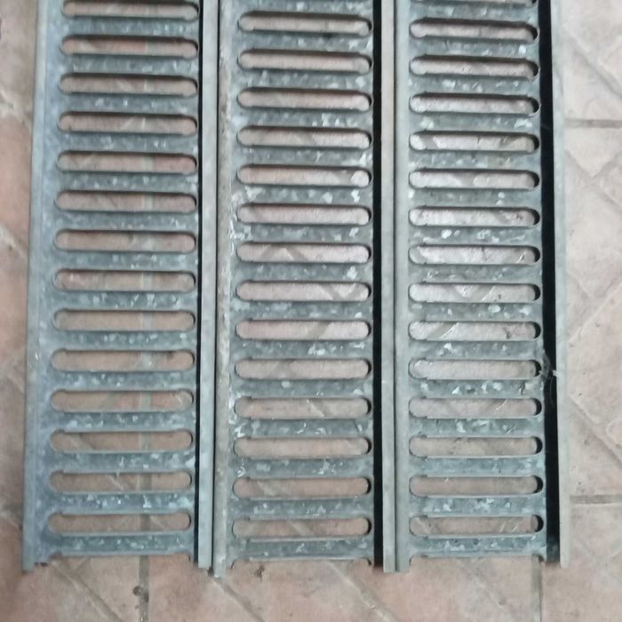 Grelhas para escoamento de águas,com 1mt comp x 15 cms de largura