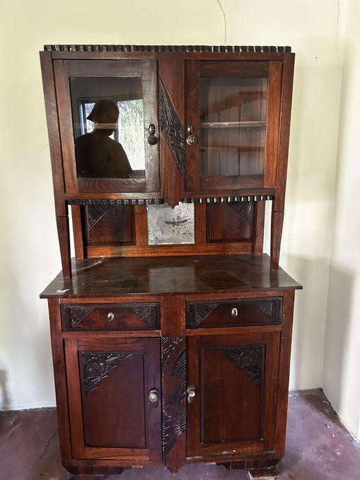 Aparador de sala antigo em madeira
