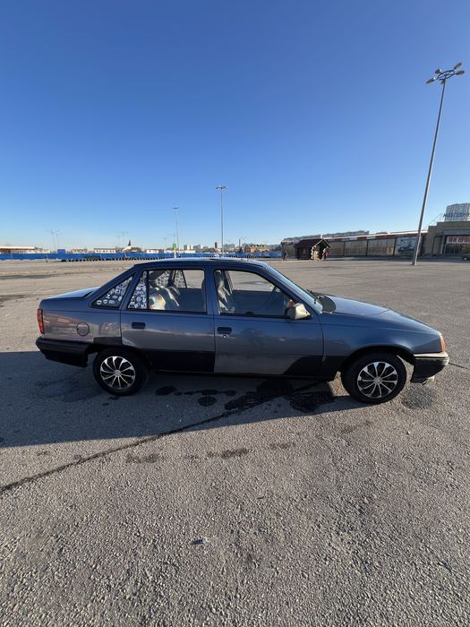 Opel Kadett 1.6i