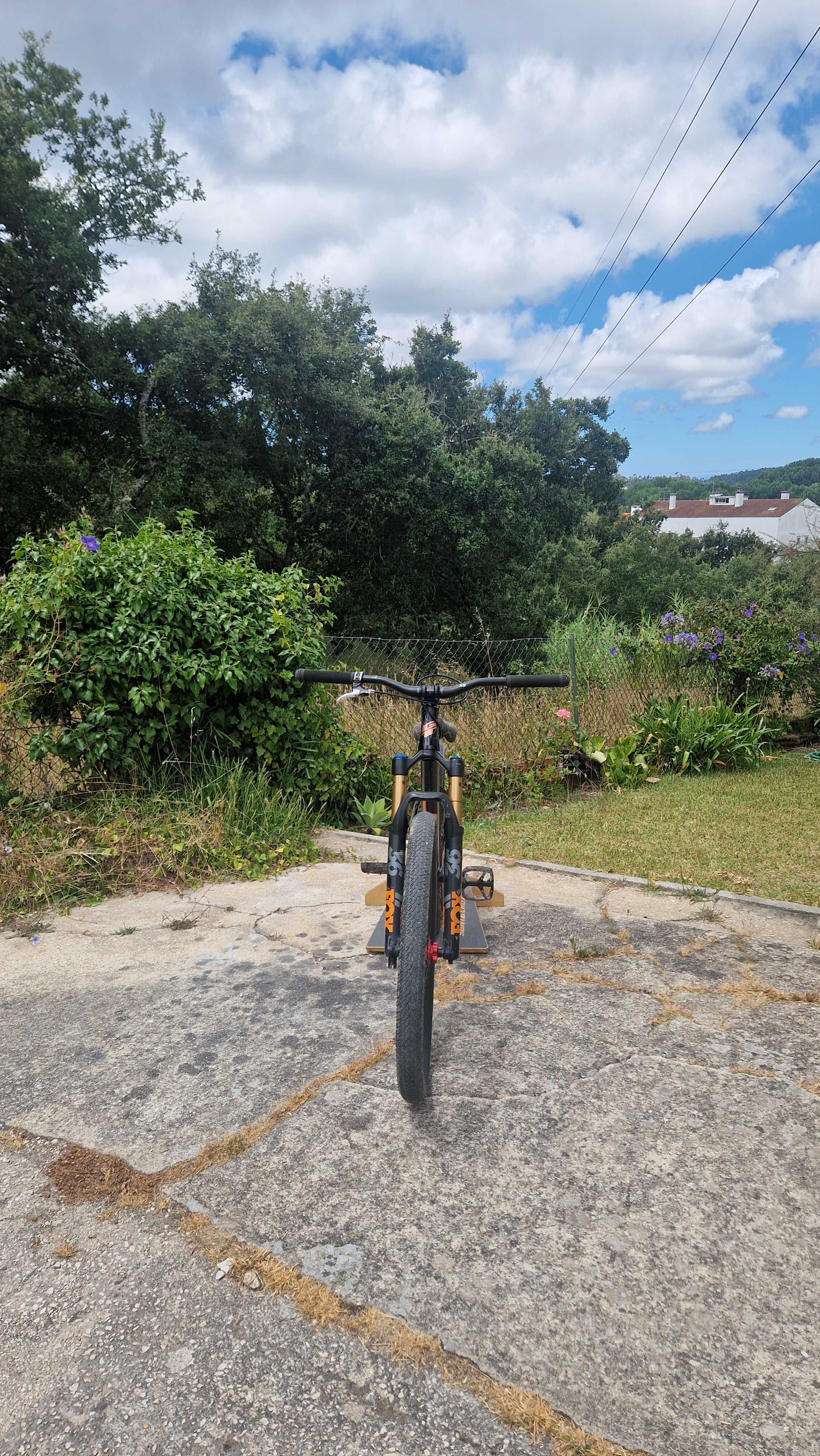 Bike Dirt GT La Bomba 2025
