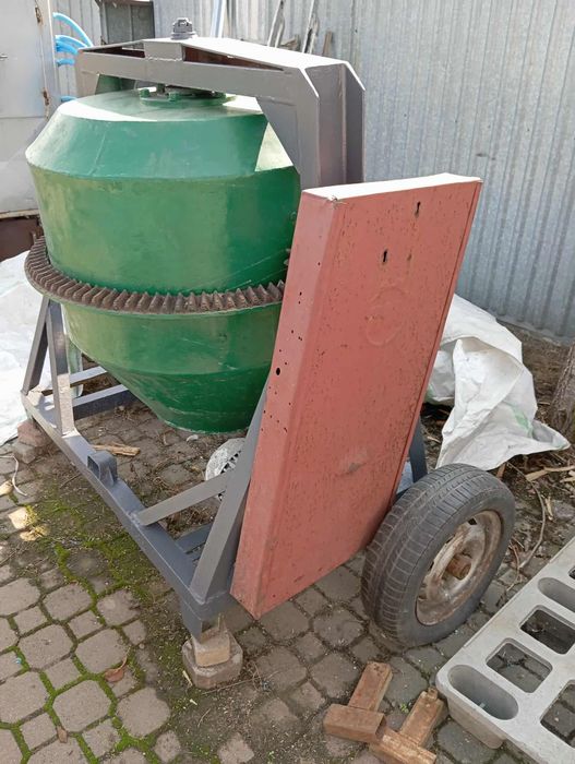 Betoniarka 250l zadbana