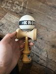 Kendama Krom czarno biała